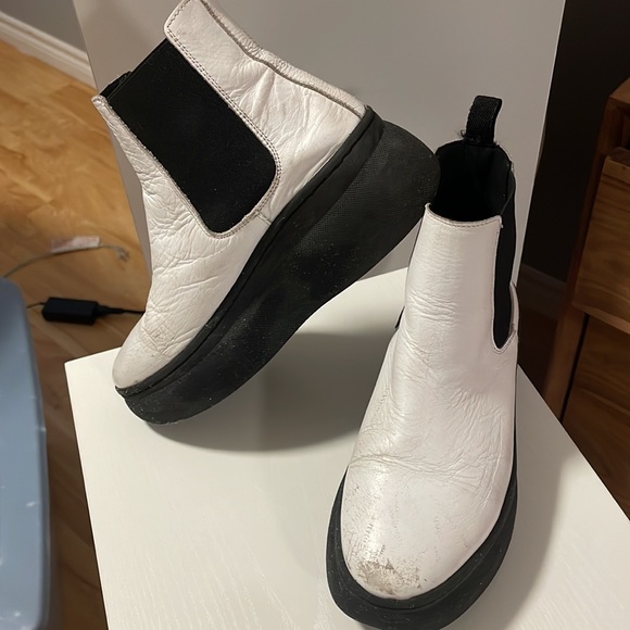 White leather platform Chelsea boots - Picture 2 of 4
